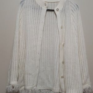 💣$4 WITH BUNDLE💣🤗Cream Color Shawl🤗